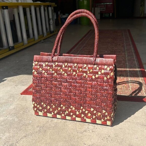 Handwoven Pacific Island Zipper Rustic Brown Pandan Straw Tote - Picture 4 of 8